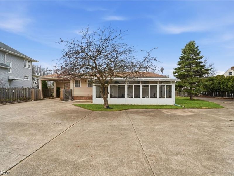 6757 Smith Road, Middleburg Heights, OH 44130 Photo 4