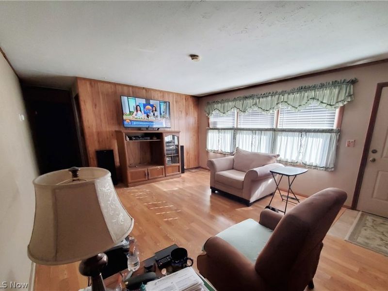 380 Adrian Drive, Berea, OH 44017 Photo 3