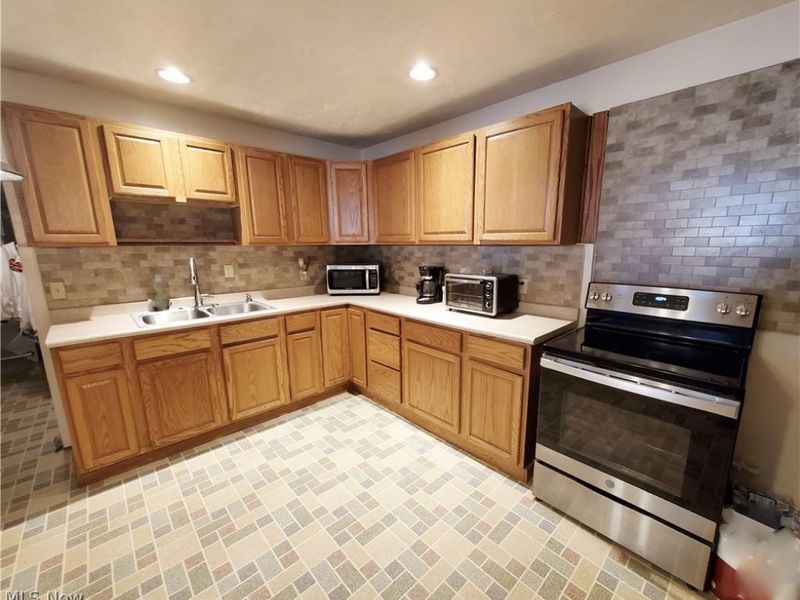 380 Adrian Drive, Berea, OH 44017 Photo 4