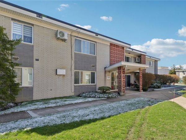 1402 Golden Gate Boulevard, Unit G206, Mayfield Heights, OH 44124