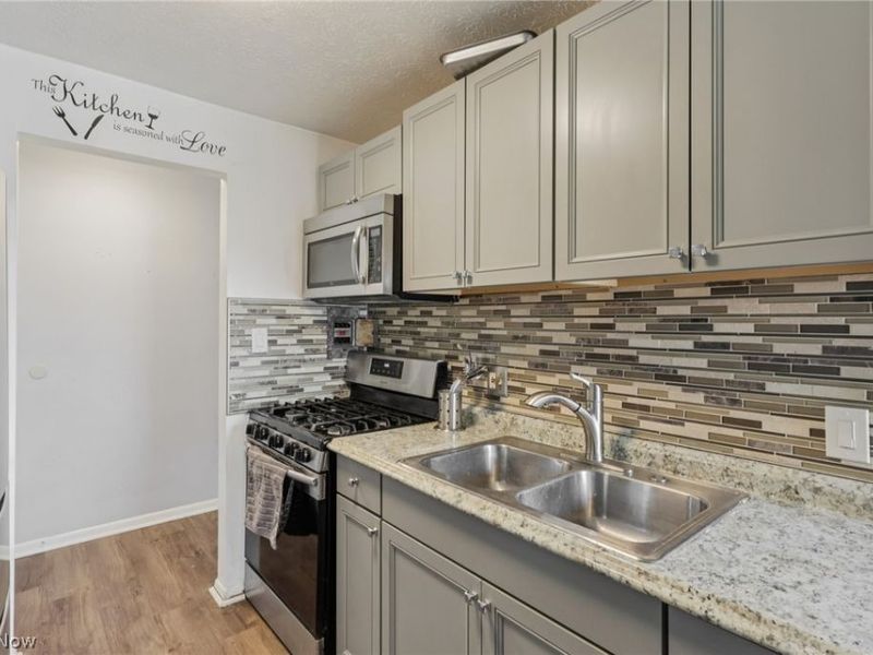 1402 Golden Gate Boulevard, Unit G206, Mayfield Heights, OH 44124 Photo 12