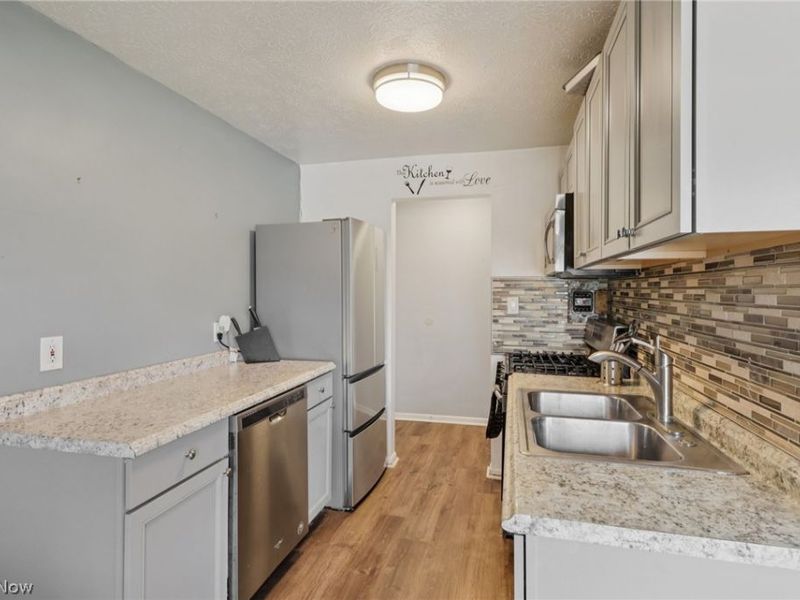 1402 Golden Gate Boulevard, Unit G206, Mayfield Heights, OH 44124 Photo 14