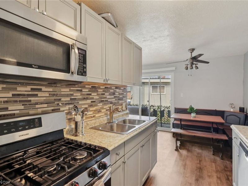 1402 Golden Gate Boulevard, Unit G206, Mayfield Heights, OH 44124 Photo 17