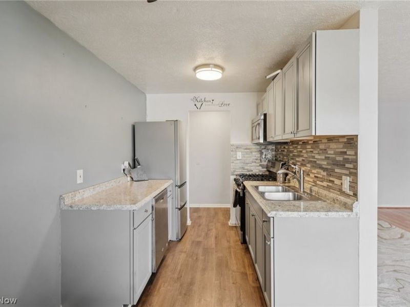 1402 Golden Gate Boulevard, Unit G206, Mayfield Heights, OH 44124 Photo 18