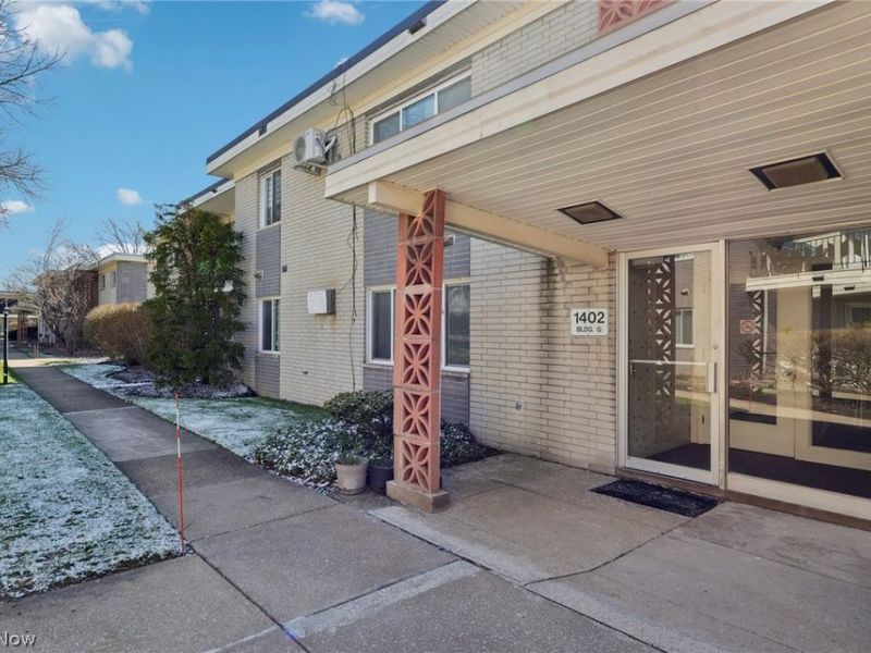 1402 Golden Gate Boulevard, Unit G206, Mayfield Heights, OH 44124 Photo 2