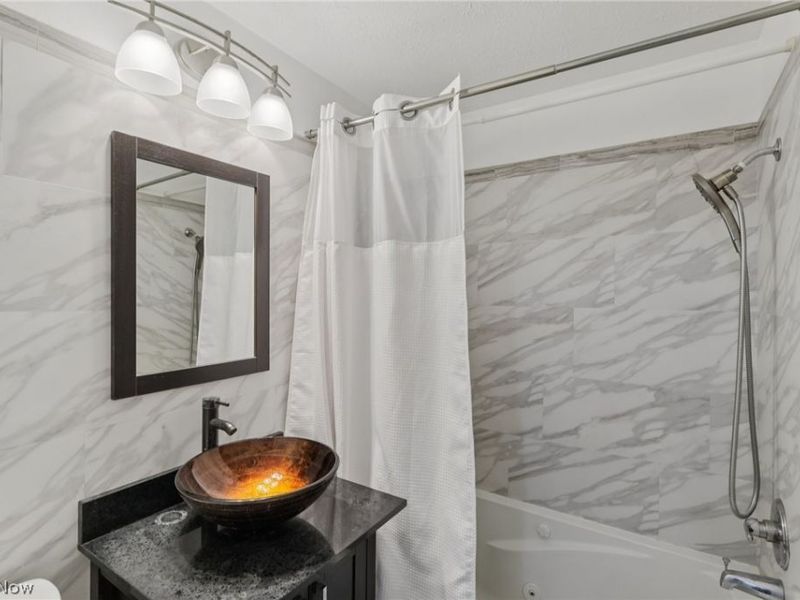 1402 Golden Gate Boulevard, Unit G206, Mayfield Heights, OH 44124 Photo 20