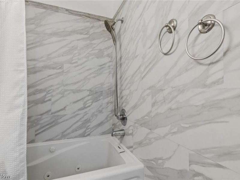 1402 Golden Gate Boulevard, Unit G206, Mayfield Heights, OH 44124 Photo 21