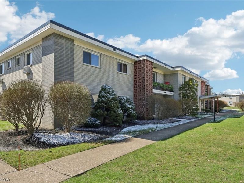 1402 Golden Gate Boulevard, Unit G206, Mayfield Heights, OH 44124 Photo 3