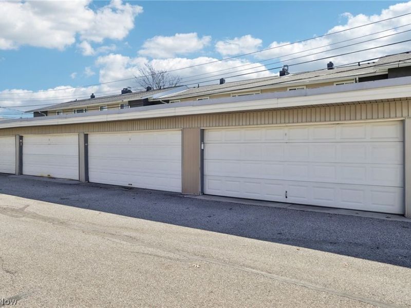 1402 Golden Gate Boulevard, Unit G206, Mayfield Heights, OH 44124 Photo 39