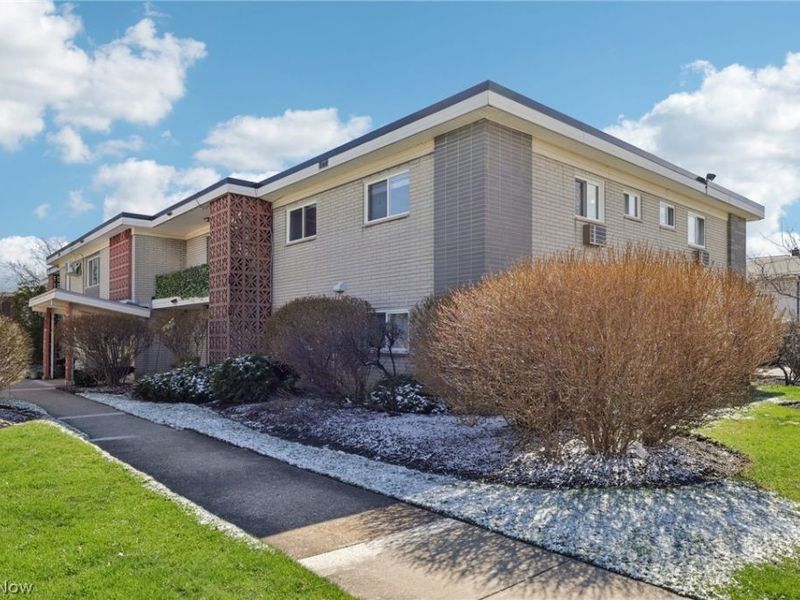 1402 Golden Gate Boulevard, Unit G206, Mayfield Heights, OH 44124 Photo 4