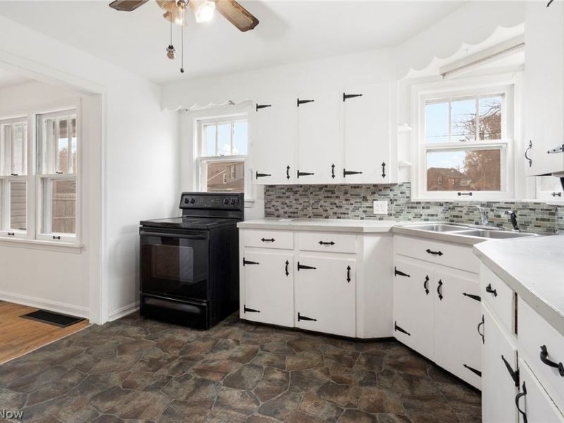 229 Everhard Road SW, North Canton, OH 44709 Photo 10