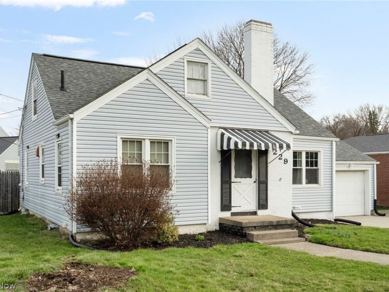 229 Everhard Road SW, North Canton, OH 44709 Photo 2