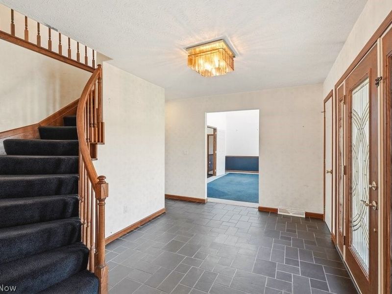 8981 Cypress Circle, North Royalton, OH 44133 Photo 10