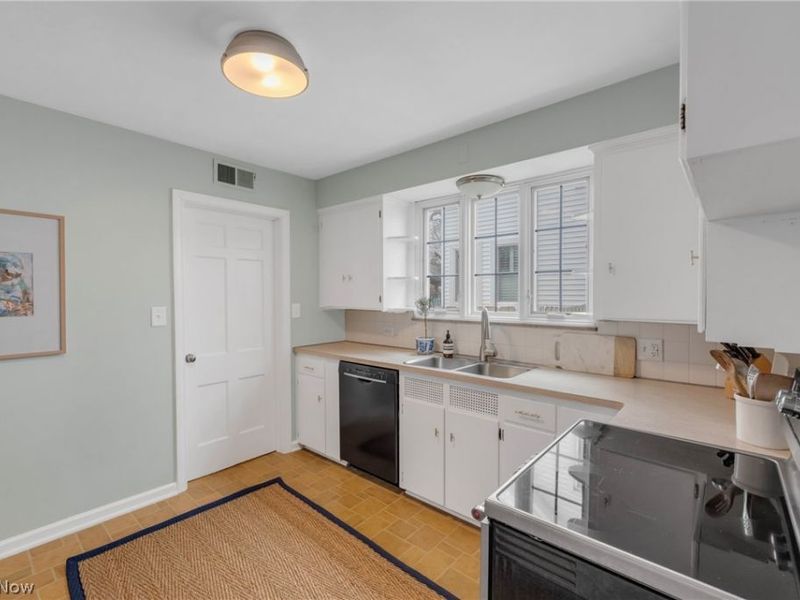 392 Cornwall Road, Rocky River, OH 44116 Photo 12