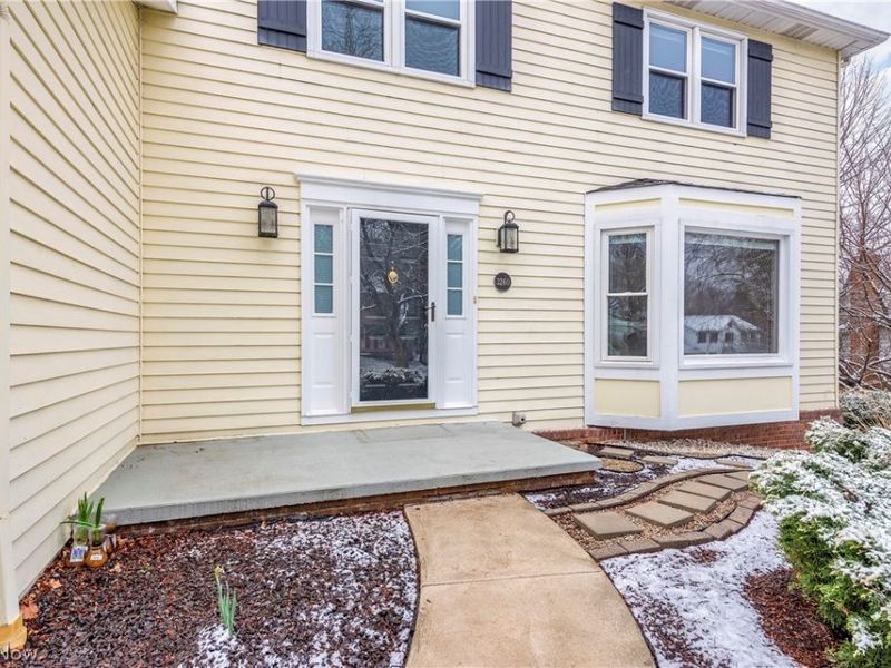 3260 Forest Overlook Drive, Seven Hills, OH 44131 Photo 2