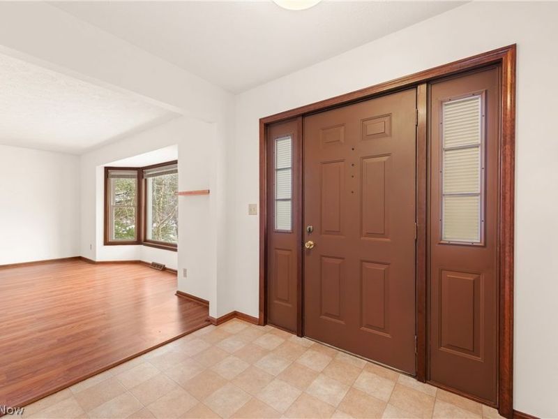 3260 Forest Overlook Drive, Seven Hills, OH 44131 Photo 3