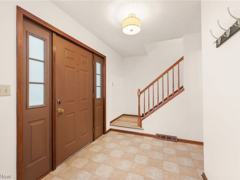 3260 Forest Overlook Drive, Seven Hills, OH 44131 Photo 4