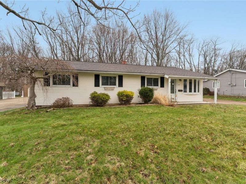 6135 Thistlewood Drive, Mentor, OH 44060 Photo 3