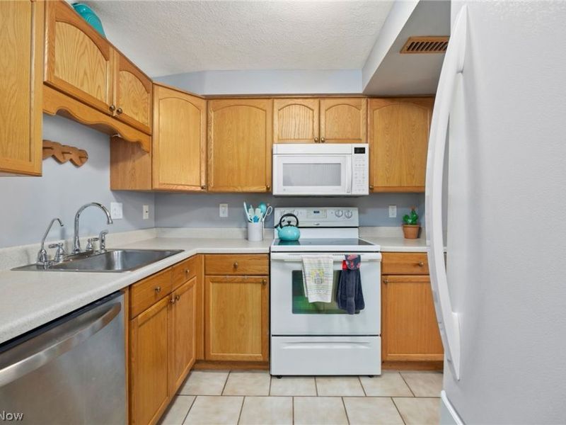 930 Wadsworth Road, Unit B2, Medina, OH 44256 Photo 6