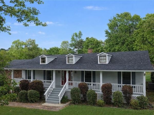 106 WOODCREEK Loop, Pineville, LA 71360