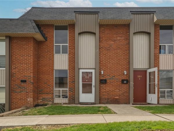 526 College Park Dr, Coraopolis, PA 15108