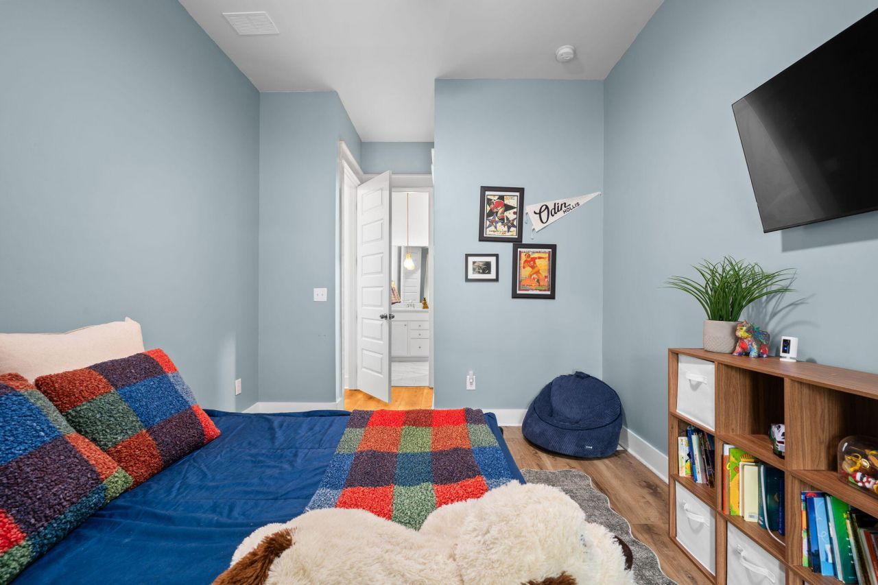 113 Medford Street Photo 16