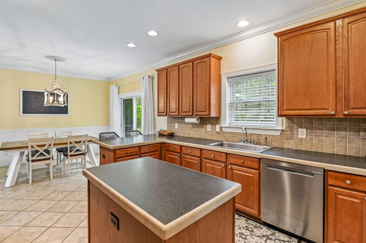 2458 Audette Avenue Photo 24