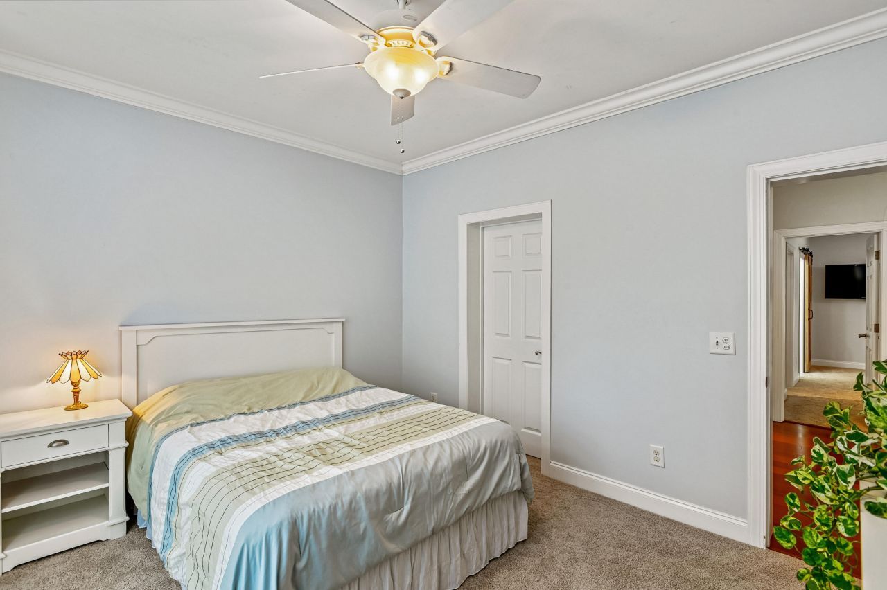 2458 Audette Avenue Photo 46