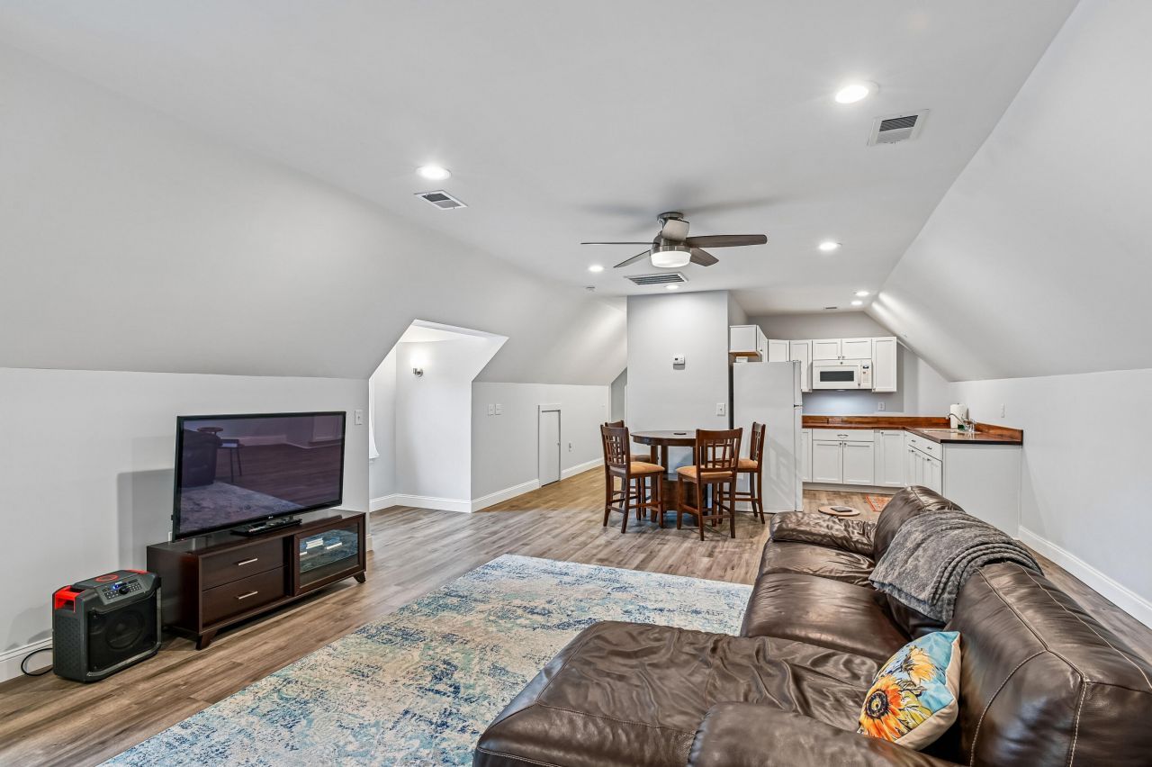 2458 Audette Avenue Photo 53