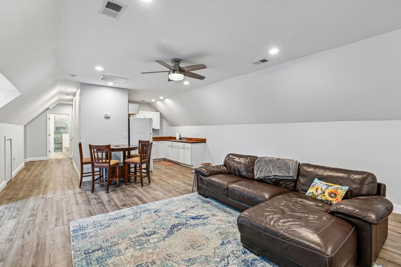 2458 Audette Avenue Photo 55