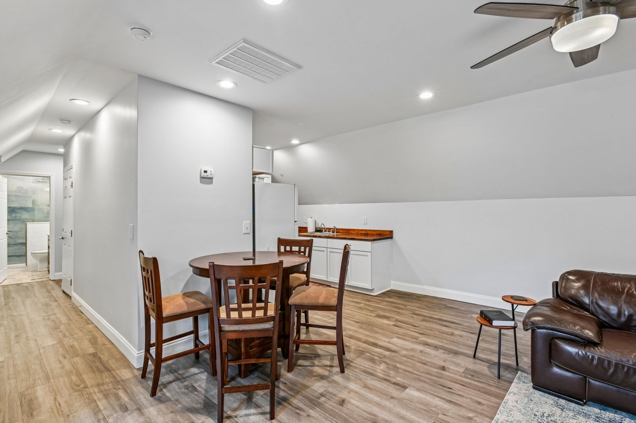 2458 Audette Avenue Photo 59