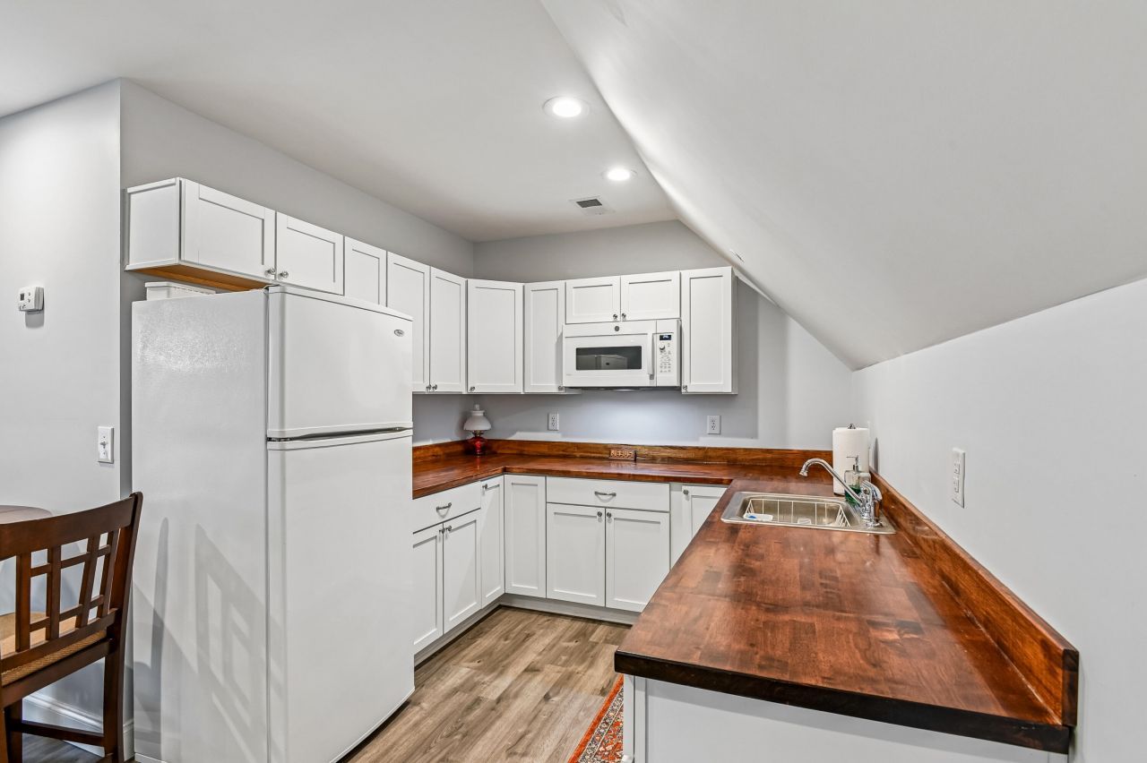 2458 Audette Avenue Photo 60