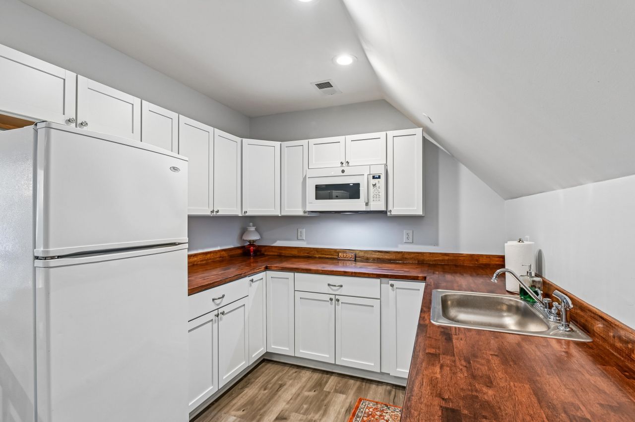 2458 Audette Avenue Photo 61