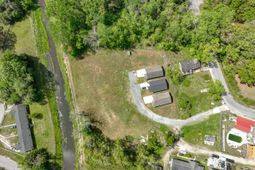 229 James Bell Drive photo 4