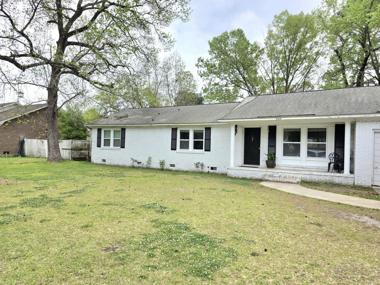 209 Janice Street Photo 4