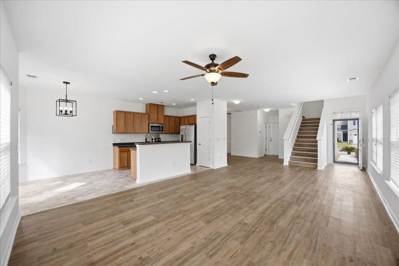 159 Dream Street Photo 6