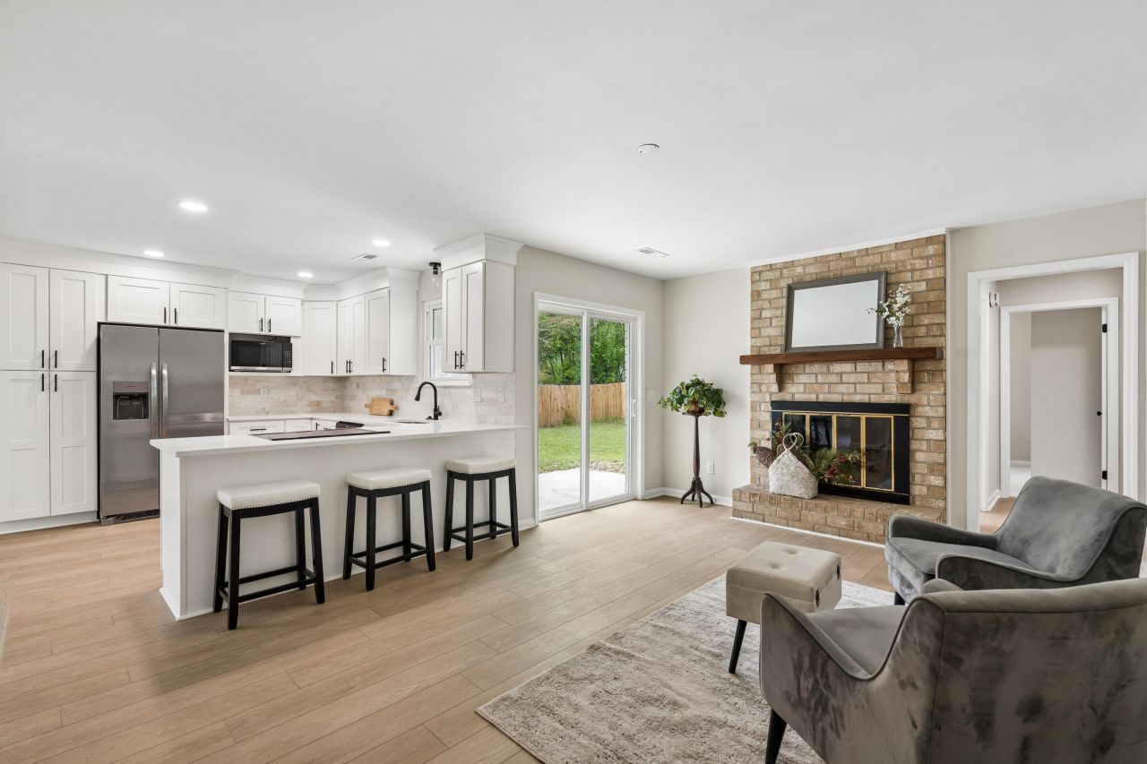 230 Smythe Drive Photo 13