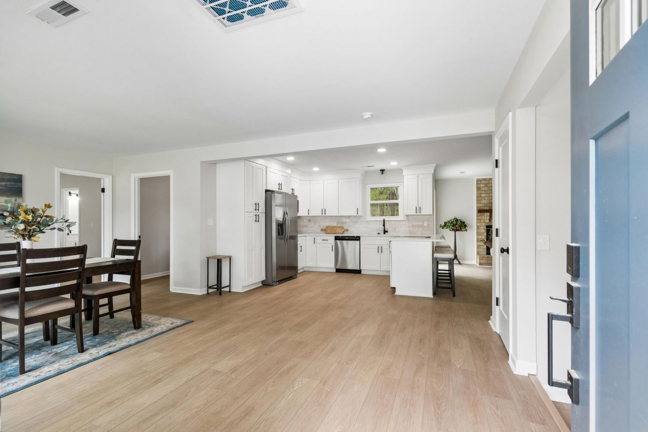 230 Smythe Drive Photo 4