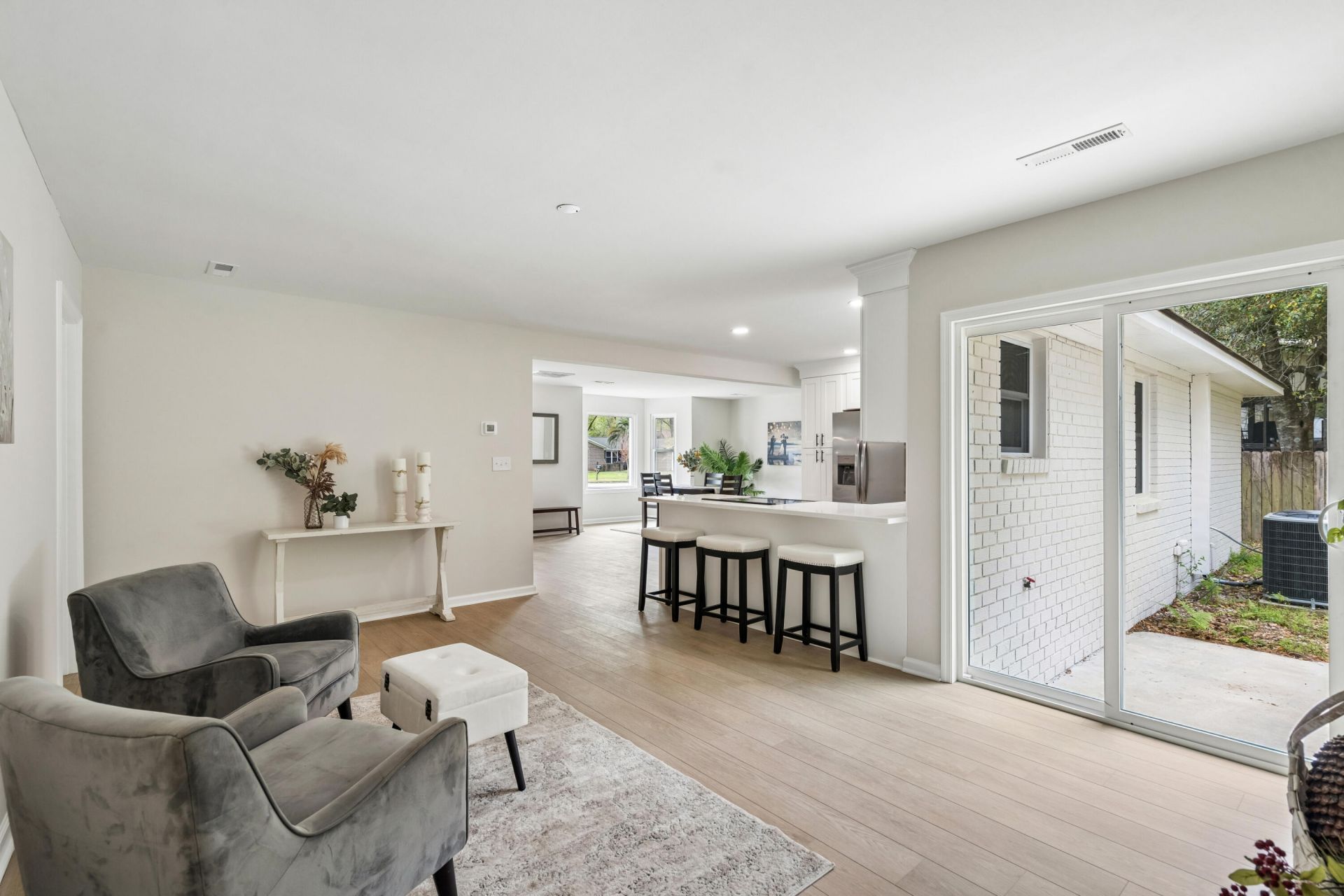 230 Smythe Drive Photo 6