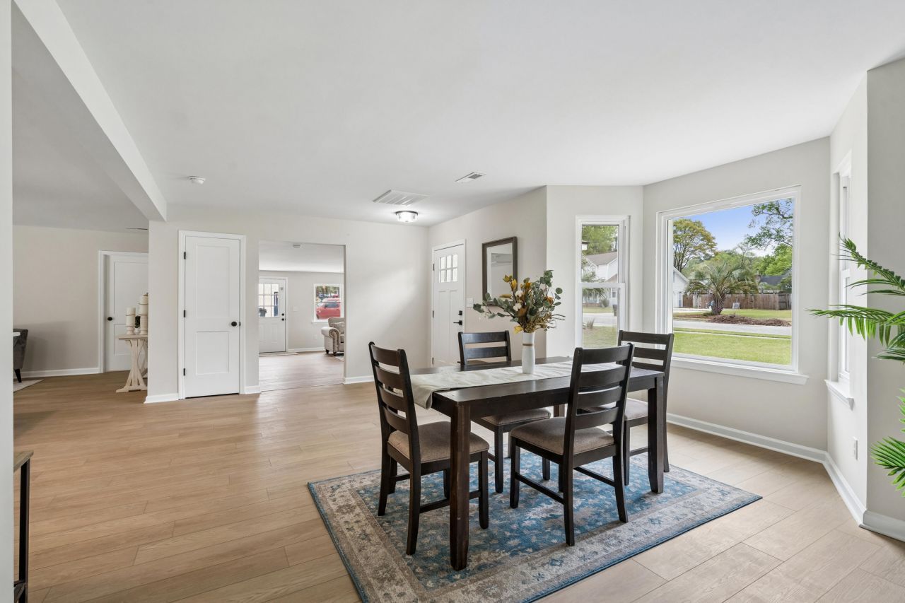 230 Smythe Drive Photo 6