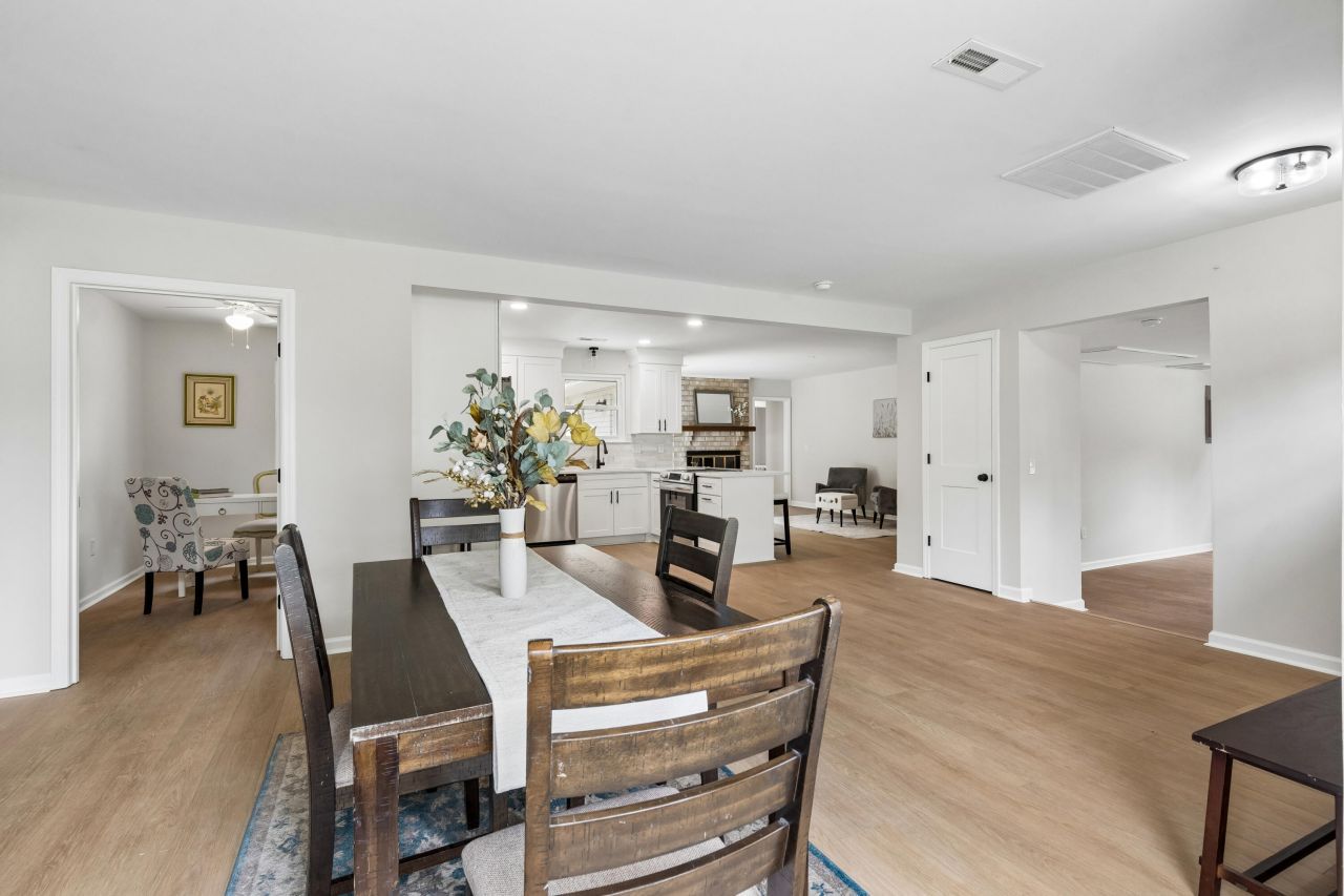 230 Smythe Drive Photo 7