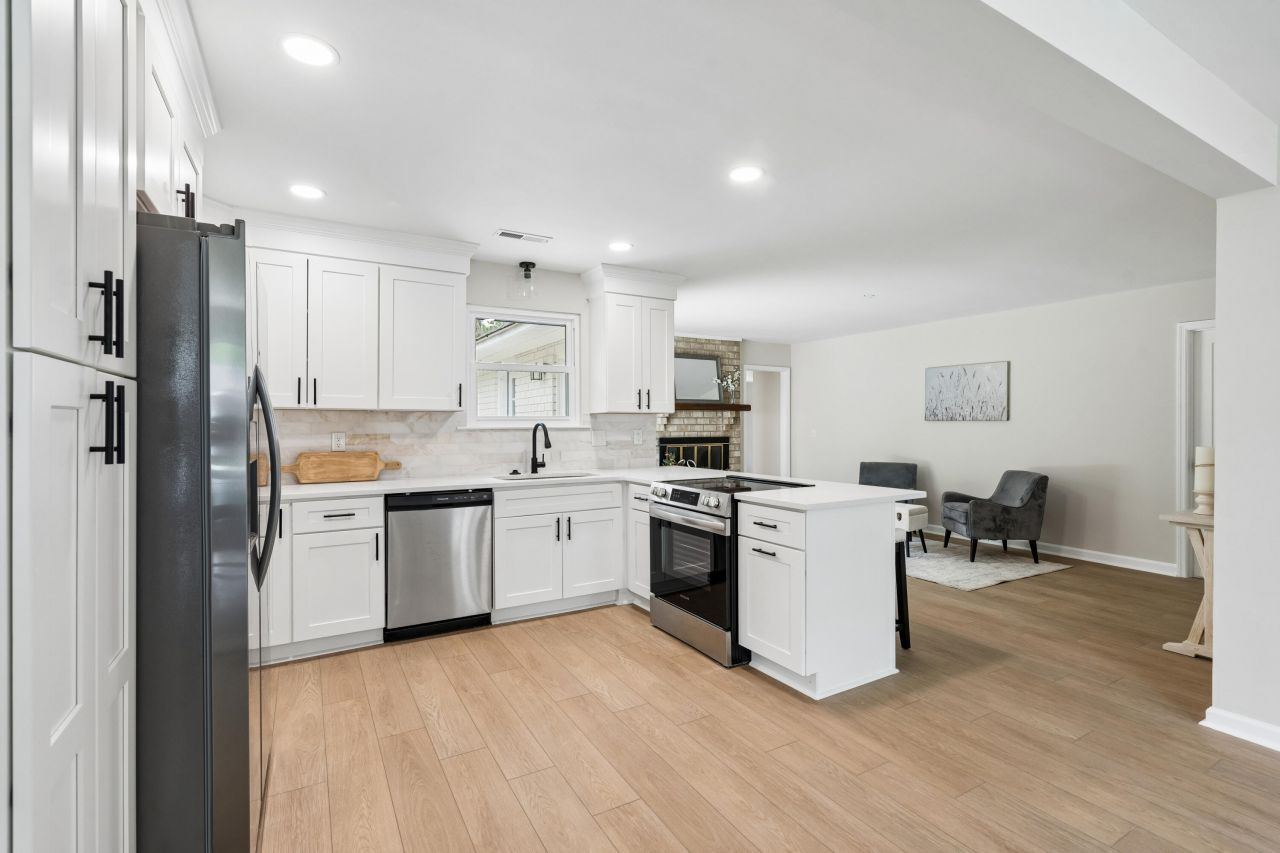 230 Smythe Drive Photo 8