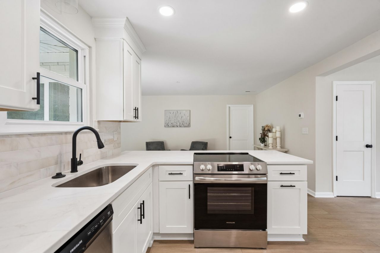 230 Smythe Drive Photo 9