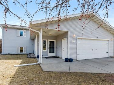 2933 Heatherwood Circle S, Moorhead, MN 56560