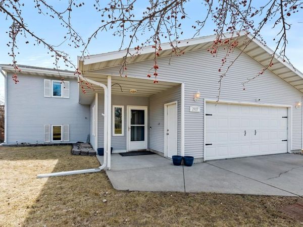 2933 Heatherwood Circle S, Moorhead, MN 56560