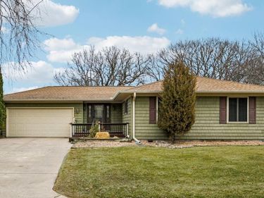 9545 Garrison Way, Eden Prairie, MN 55347