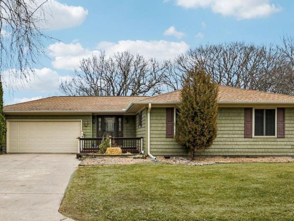 9545 Garrison Way, Eden Prairie, MN 55347