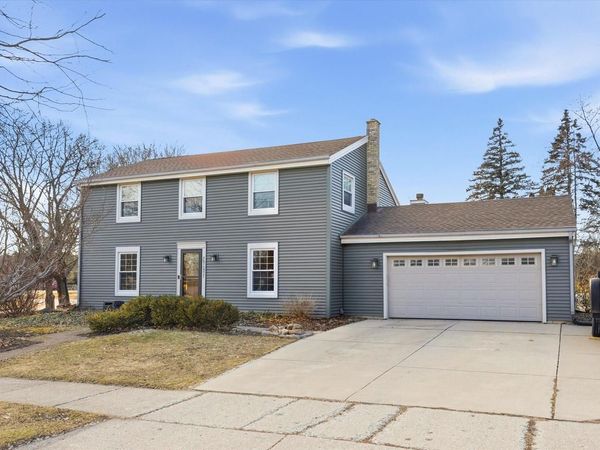 W67N977 Cambridge AVENUE, Cedarburg, WI 53012