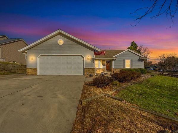 1907 Fieldcrest LANE, Waukesha, WI 53186