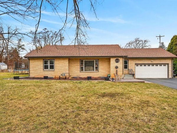 2315 S Lombardy LANE, New Berlin, WI 53151